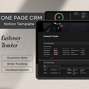 Puede incluir: Una captura de pantalla de una plantilla de Notion para un sistema de gestión de relaciones con el cliente (CRM). La plantilla se llama "One Page CRM" y presenta un rastreador de clientes, datos de clientes, seguimiento de pedidos y un sistema de comentarios. El rastreador de clientes incluye una lista de clientes con sus nombres, plataformas, fechas de primera compra, correos electrónicos e información de contacto.