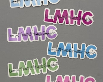 Könnte beinhalten: Eine Sammlung farbenfroher Aufkleber mit dem Text "LMHC Licensed Mental Health Counselor". Die Aufkleber weisen verschiedene Farbschemata auf, darunter Blau, Lila, Grün und Rosa, mit einem weißen Rand.