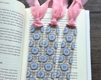 Daisy & Pink Bows Bookmark | Acrylic Bookmark | Cute Bookmark | Gift for Mom | Gift for Readers | Gift for her | Gift for teen
