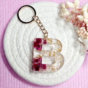Personalisierte Resin-Schlüsselanhänger mit Blattgold & echten Trockenblumen