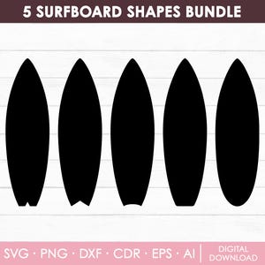 Puede incluir: Un paquete gráfico digital con cinco formas de tablas de surf negras. El texto "5 SURFBOARD SHAPES BUNDLE" está en la parte superior. Debajo, se enumeran los tipos de archivo: SVG, PNG, DXF, CDR, EPS y AI. Las palabras "DIGITAL DOWNLOAD" están en la parte inferior.