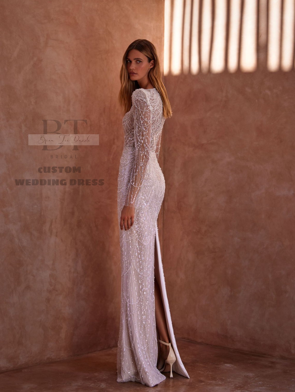 Elegant Mermaid Wedding Dress With Long Sleeves Sparkly Luxurious off
