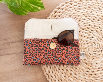 Funda de gafas acolchada. Animal Print. Funda de gafas leopardo. Estuche de gafas naranja y azul. Estuche multiusos.  Regalo artesanal.