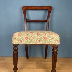 Antique Hall Chair with Fluted Legs in Mahogany