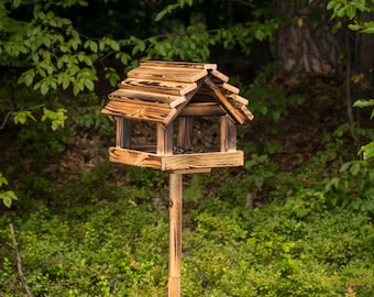 Mangiatoia per uccelli in legno carbonizzato fatta a mano: decorazione da giardino e balcone