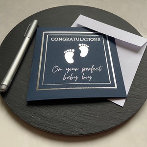 Carte bébé garçon + stylo métallique argenté ou doré | Carte en aluminium de luxe pour nouveau-né