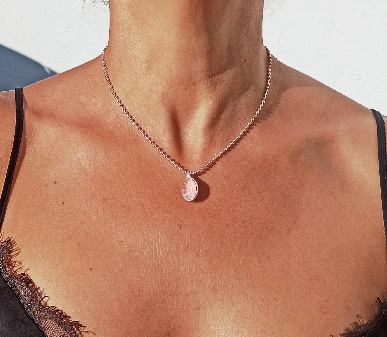 女性用ステートメントネックレス、スワロフスキーネックレス 