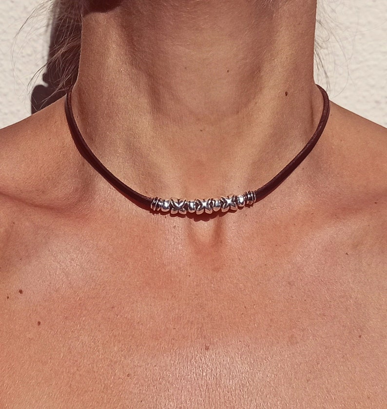 Leder Halskette für Frauen, Silber Perlen Halskette, Statement Halskette, Halskette für jeden Tag, Boho Halskette, Boho Halskette, Hippie Halskette Bild 3