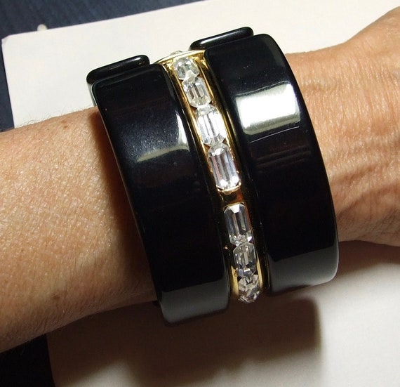 Vintage Art Deco Black Acrylic Wide Cuff Bangle H… - image 3