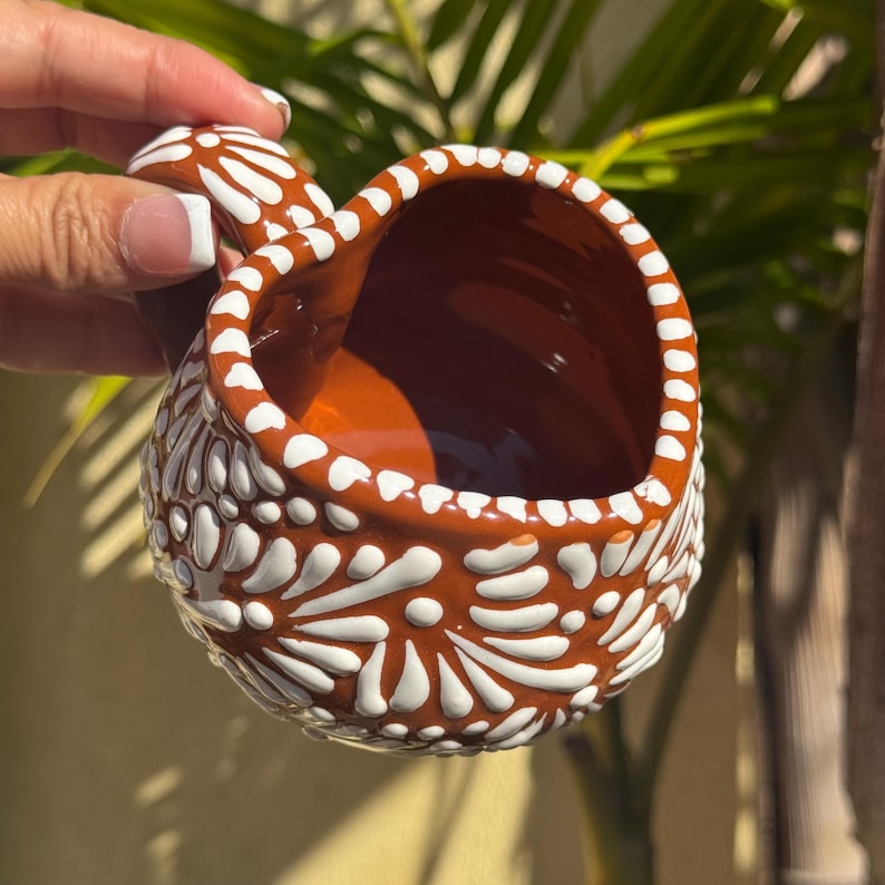 Taza con forma de corazón pintada a mano (473 ml), taza grande de cerámica Talavera, taza de café mexicana - Regalo para mamá, regalo para ella, taza para sopa, regalo para amantes del café Brown 12oz