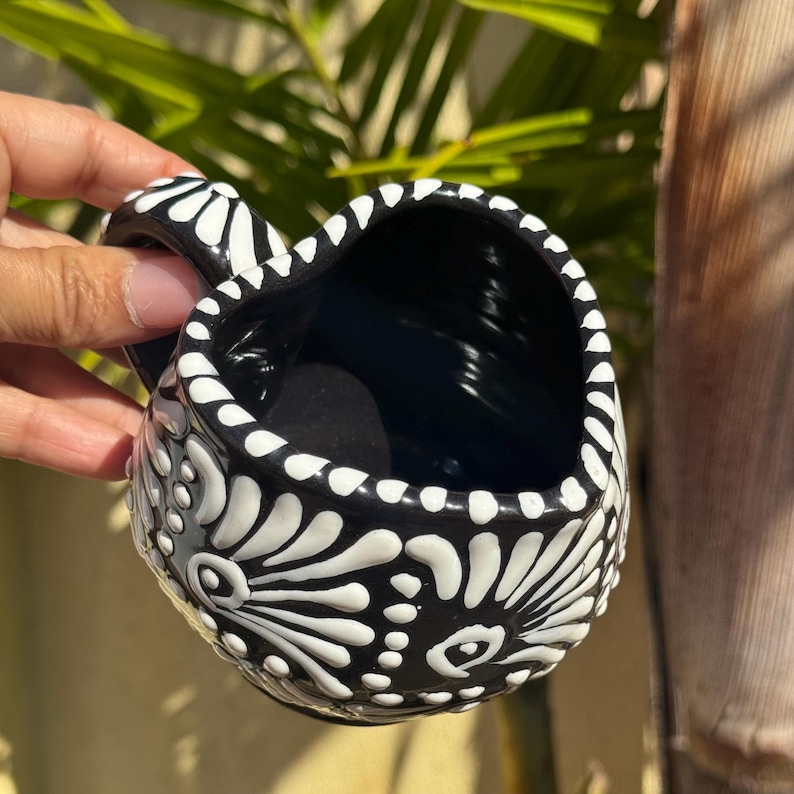 Taza con forma de corazón pintada a mano (473 ml), taza grande de cerámica Talavera, taza de café mexicana - Regalo para mamá, regalo para ella, taza para sopa, regalo para amantes del café imagen 2
