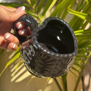 Taza con forma de corazón pintada a mano (473 ml), taza grande de cerámica Talavera, taza de café mexicana - Regalo para mamá, regalo para ella, taza para sopa, regalo para amantes del café imagen 17