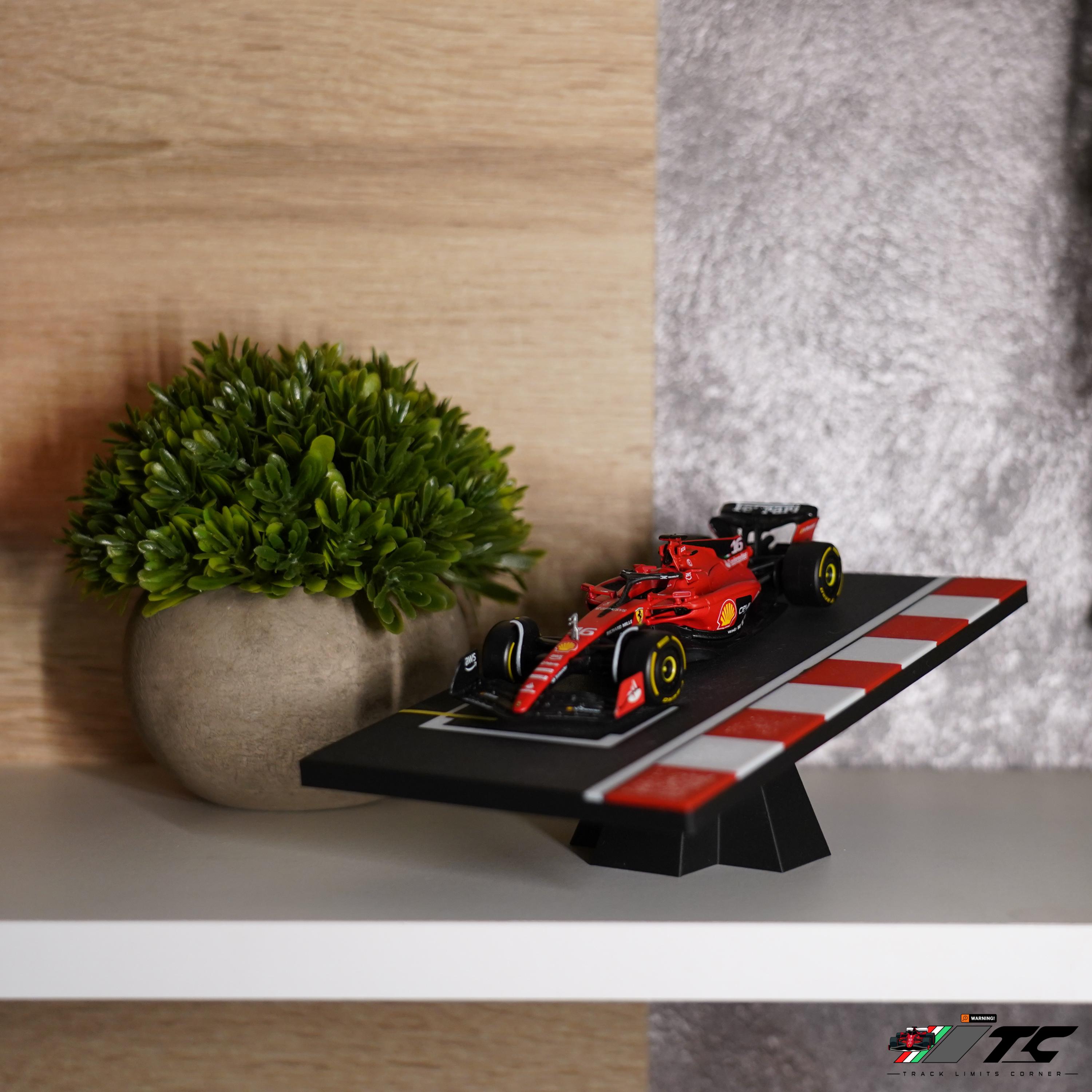 【値下げ】F1 レーシングカー　壁掛け　インテリア Amazon.co.jp: アートパネルF1レーシングカー 絵画 壁飾り