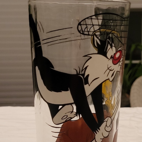 Looney Tune  Character Glass.  Has Sylvester / Twenty both on one glass