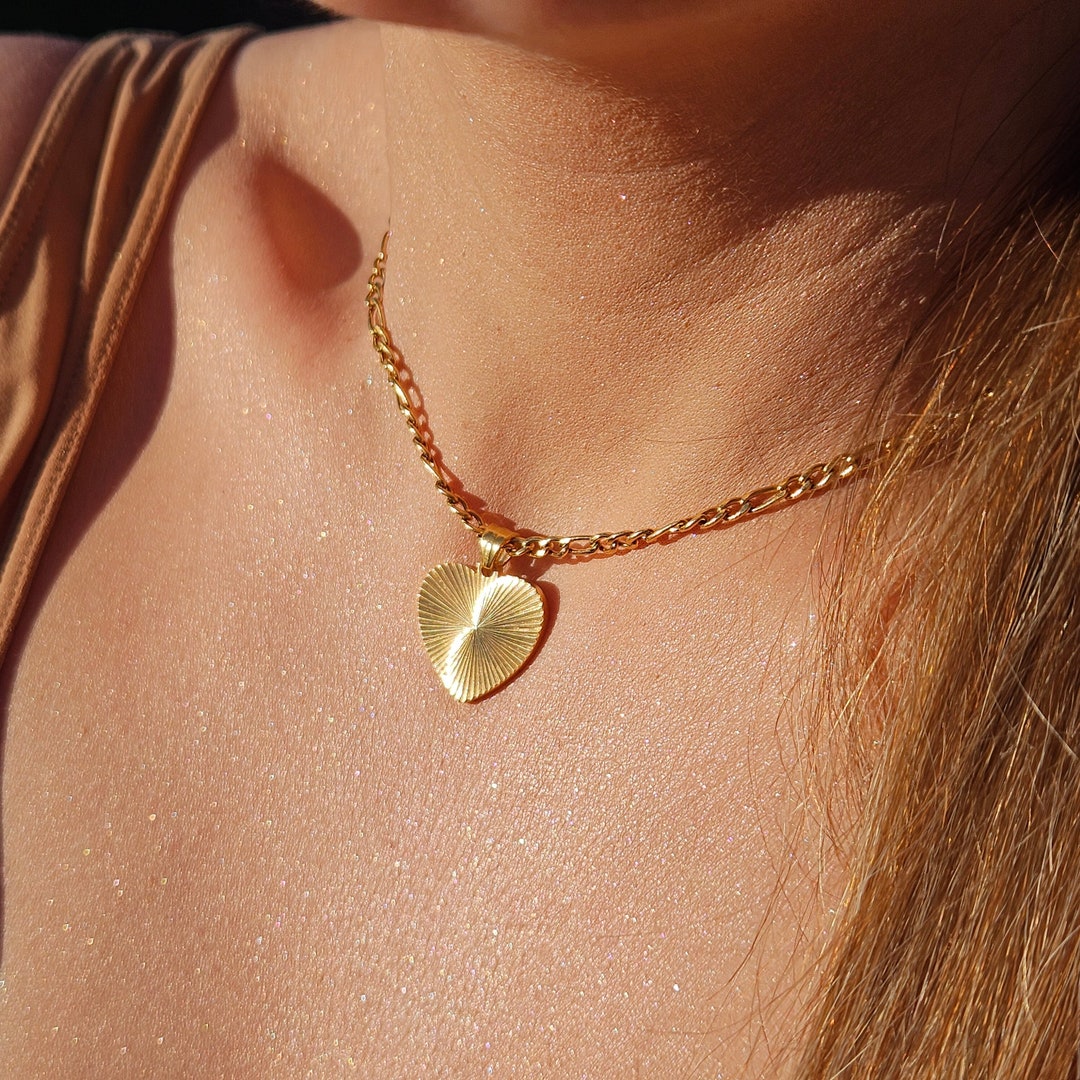 [COLD FRAME] /☆  VERY VINTAGE GOLD HEART PENDANT NECKLACE VERY VINTAGE TINY BLACK GOLD HEART PENDANT NECKLACE