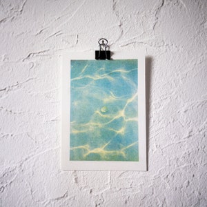 A6 Film-Photography Risoprint - Motive: Green Seashell with Sunrays Underwater - FLICFILM Elektra