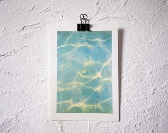 A6 Film-Photography Risoprint - Motive: Green Seashell with Sunrays Underwater - FLICFILM Elektra