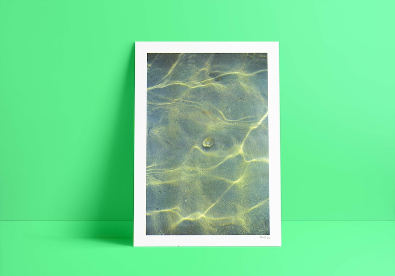 A3 Film-Fotografie Risoprint Motiv: Grüne Muschel mit Sonnenstrahlen Unterwasser FLICFILM Elektra 30x43 cm Handmade Wallprint Bild 1