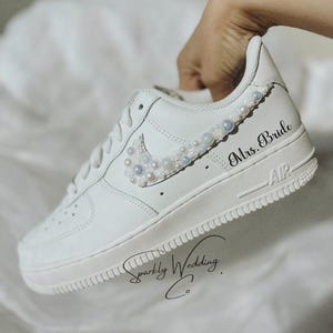 Tênis Nike Air Force 1 personalizados para casamento com pérolas - Tênis AF1 personalizados para noiva, baile de formatura e presente de formatura