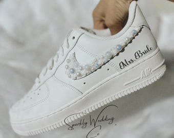 Zapatillas Nike Air Force 1 de boda personalizadas con perlas, nombre y fecha