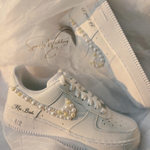 Wedding sneakers Nike Air Force 1 gold pearls, personalized wedding shoes for bride, stylish bridal sneakers, custom bride gift