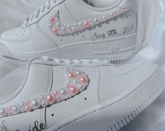 Zapatillas de novia personalizadas: zapatos de novia blancos perlados para novia y damas de honor