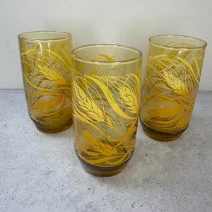 Vintage MCM set of 3 1970&#39;s Anchor Hocking amber Wheat design juice glasses