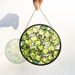 Green Ivy Stained Glass Suncatcher, Botanical Window Hanging Decor, Handmade Leaf Glass Panel for Nature Lover, Cottagecore Gift for Hostess