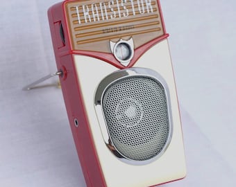 Rádio portátil AM/FM transistorizado VintageTreasure Sound of America.