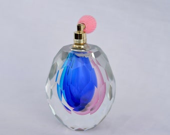 Bouteille vintage rare atomiseur boule bleu clair, coiffeuse vide en verre cristal taillé rose, bouteille bleue taillée lourde