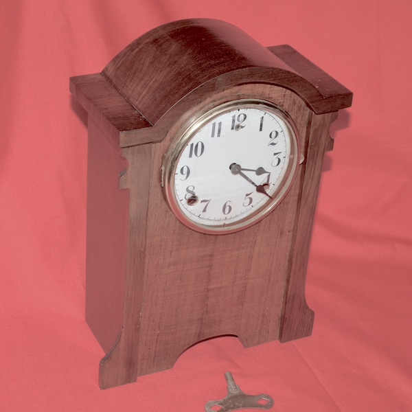 Antique Mahogany Wood, This is a lovely antique Edwardian quality mahogany inlaid satinwood mantle clock
