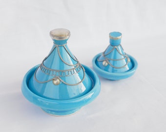 Tajine in ceramica marocchina fatta a mano, piccola decorazione marocchina Tajine con ornamenti in metallo argentato Contenitore per spezie marocchine