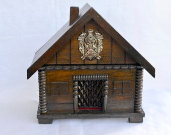 Timber Cabin House Novelty Decanter Set | Mid century diamond cut amber decanter with 4 shot glasses in house, Hidden decanter set