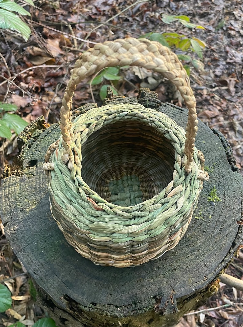 Hand woven forgaing basket image 5