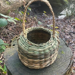 Hand woven forgaing basket image 3