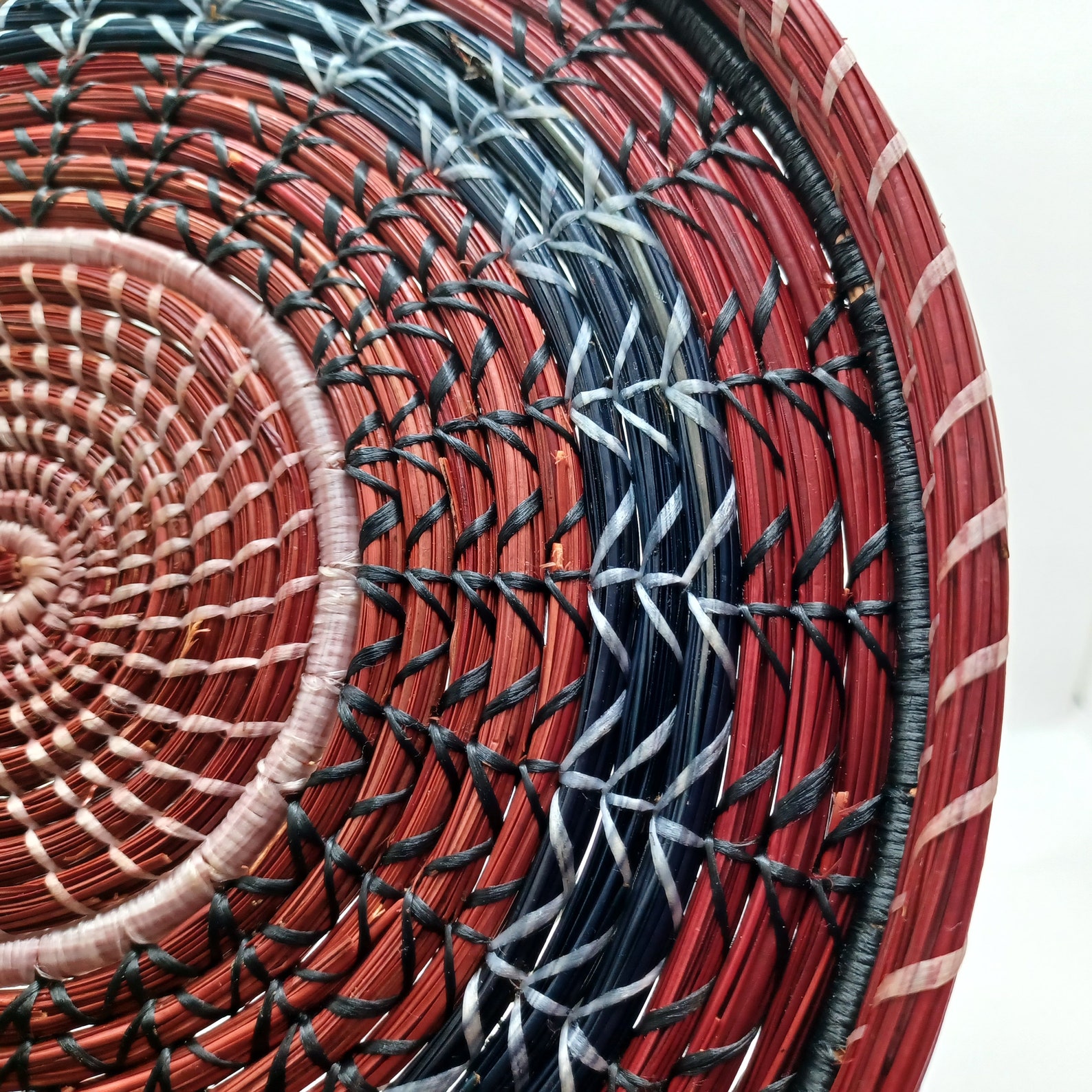 How To Weave Baskets From Pne Needles | Basket Weavng, Pne Needle
