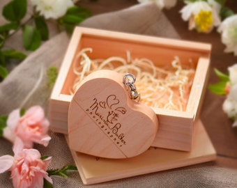 Unidad USB en caja con forma de corazón de madera grabada personalizada: ideal para bodas, aniversarios, fotografías y logotipos. Disponible en 8GB-128GB #14