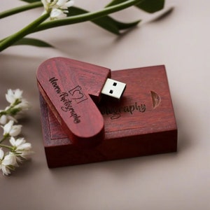 USB giratorio de madera grabado personalizado en caja de nogal/arce: ideal para bodas, aniversarios, fotografías y logotipos. 8GB-128GB #17