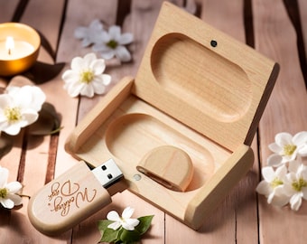 Chiavetta USB in legno incisa personalizzata con bordi arrotondati in custodia in noce/acero - Perfetta per matrimoni e loghi. 8 GB-128 GB. #21