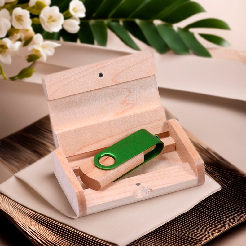 Individuell gravierte, drehbare USB Flip BOX aus Holz Ideal für Hochzeiten, Jubiläen, Fotografie und Logos. Verfügbar in 8GB 64GB 5 #5 green usb NO box