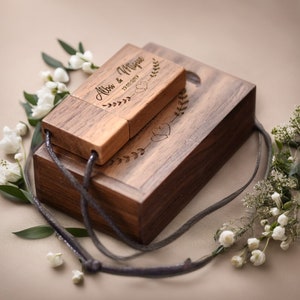 Personalisierter USB Stick aus Holz mit Gravur im Walnuss/Ahorn Etui für Hochzeiten, Jubiläen und Logos Grössen: 8GB-128GB 12 Bild 2