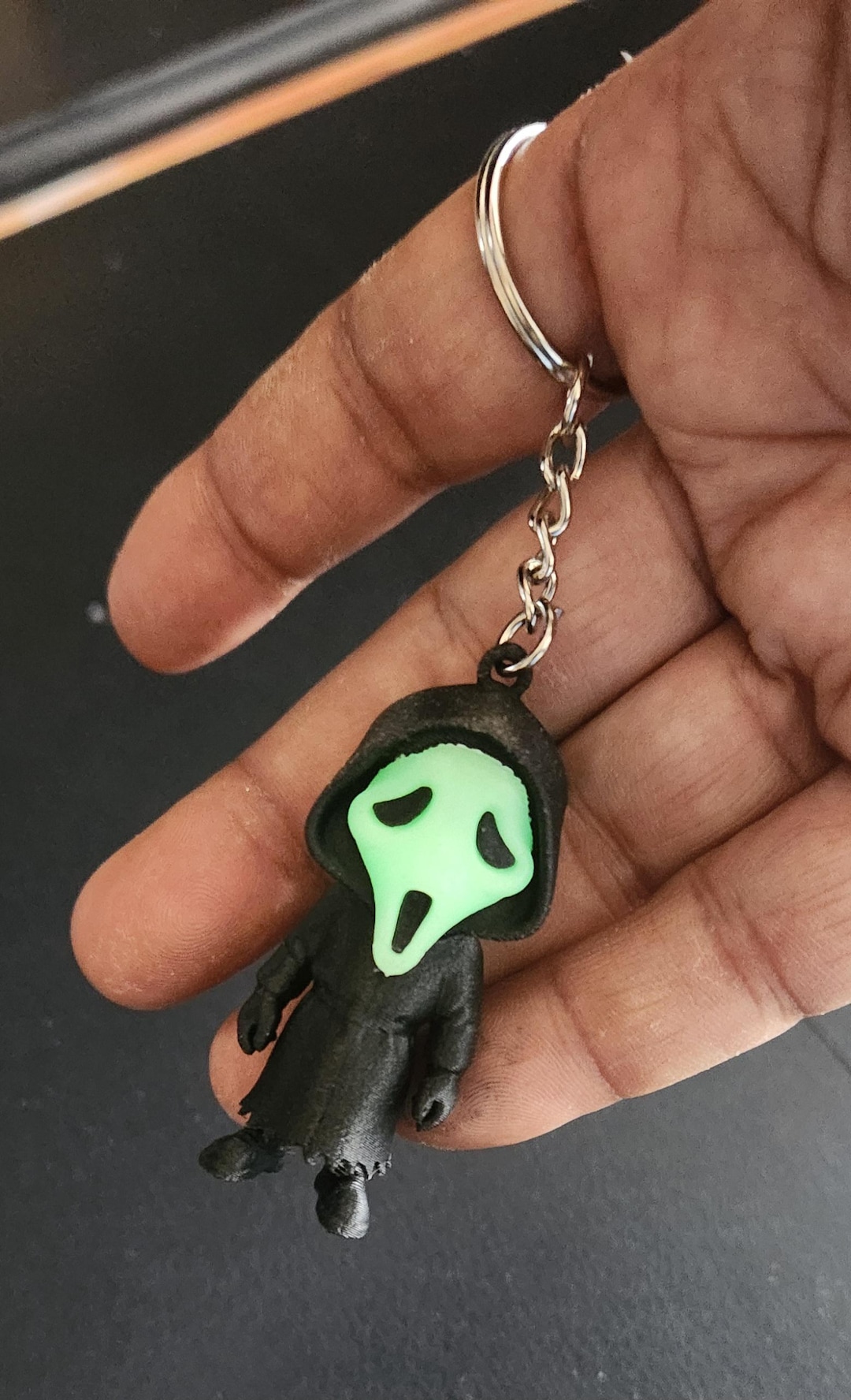 3D Ghost Face Keychain: Glow-in-the-dark Horror Movie Bag  display picture 3