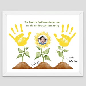 Les fleurs qui éclosent demain - artisanat d'art avec empreintes de main photo tournesol - enfant en bas âge - carte cadeau souvenir - remerciement de l'enseignant - CANVA