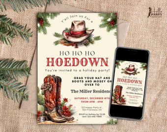 Puede incluir: Invitación a una fiesta navideña con una ilustración de sombrero y botas de vaquero. El texto de la invitación dice "HO HO HO HOEDOWN". Un smartphone muestra la misma invitación.