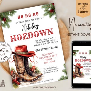 K&ouml;nnte beinhalten: Eine Einladungsvorlage f&uuml;r eine Weihnachtsfeier mit einem roten Cowboyhut und braunen Lederstiefeln, verziert mit Tannenzweigen und roten Beeren. Der Text lautet HO HO HO, Holiday HOEDOWN, The Miller Family, Samstag 18. Dezember.