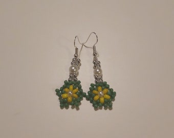 Handcrafted Earrings, Handmade Jewelry, Beaded Flower Daisy Earrings, Seed Bead Jewelry, Floral Earrings, Best Friend Gift, Dangle Earrings