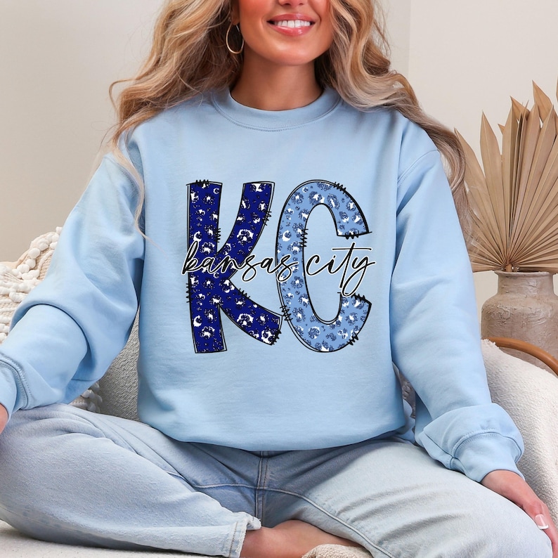 Kansas City Baseball KC Leopardmönstrad Crewneck-tröja | Kungsblå Kläder och Utrustning för Team Tailgate bild 1