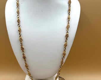 Collar de pepitas de oro falsas