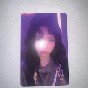 &quot;Offizielle NewJeans Fotokarte &quot;&quot;Hyein&quot;&quot;.&quot;