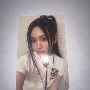 &quot;Offizielle NewJeans Fotokarte &quot;&quot;Hyein&quot;&quot;.&quot;